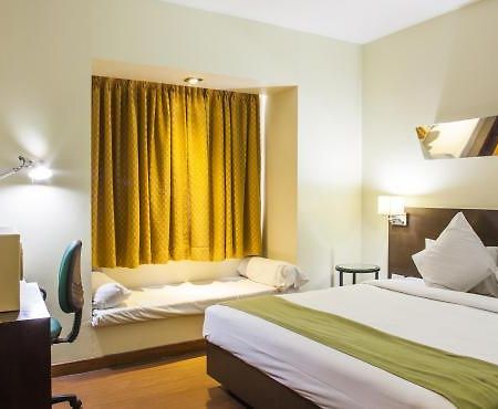 Sandhya Hotel Hyderabad Exteriör bild